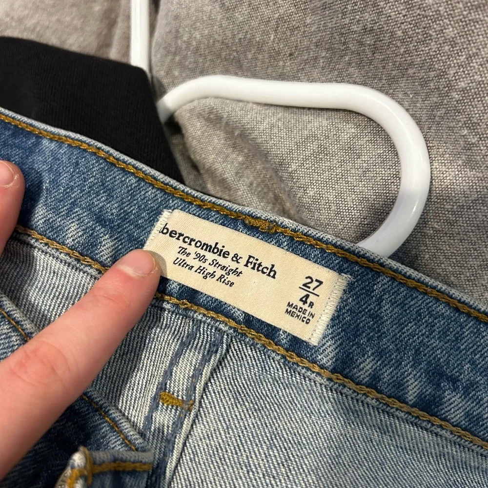 Abercrombie & Fitch Straight Ultra High Rise Jeans - Light Blue Denim - Picture 2 of 3